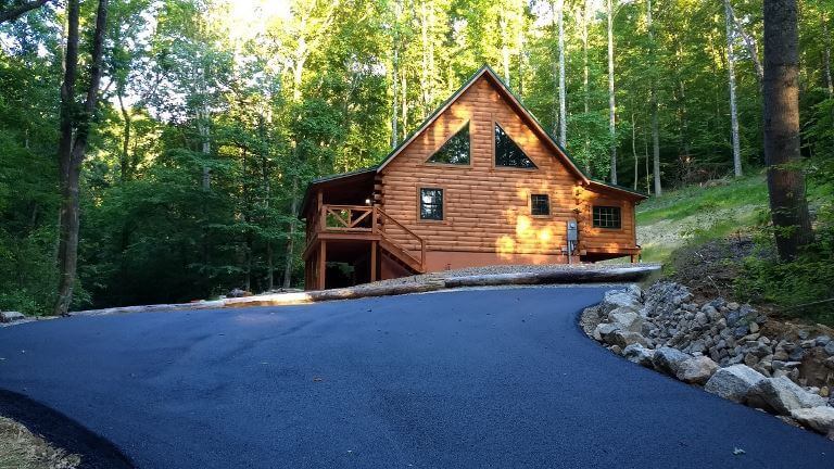 Creekside Serenity log cabin in Hocking Hills